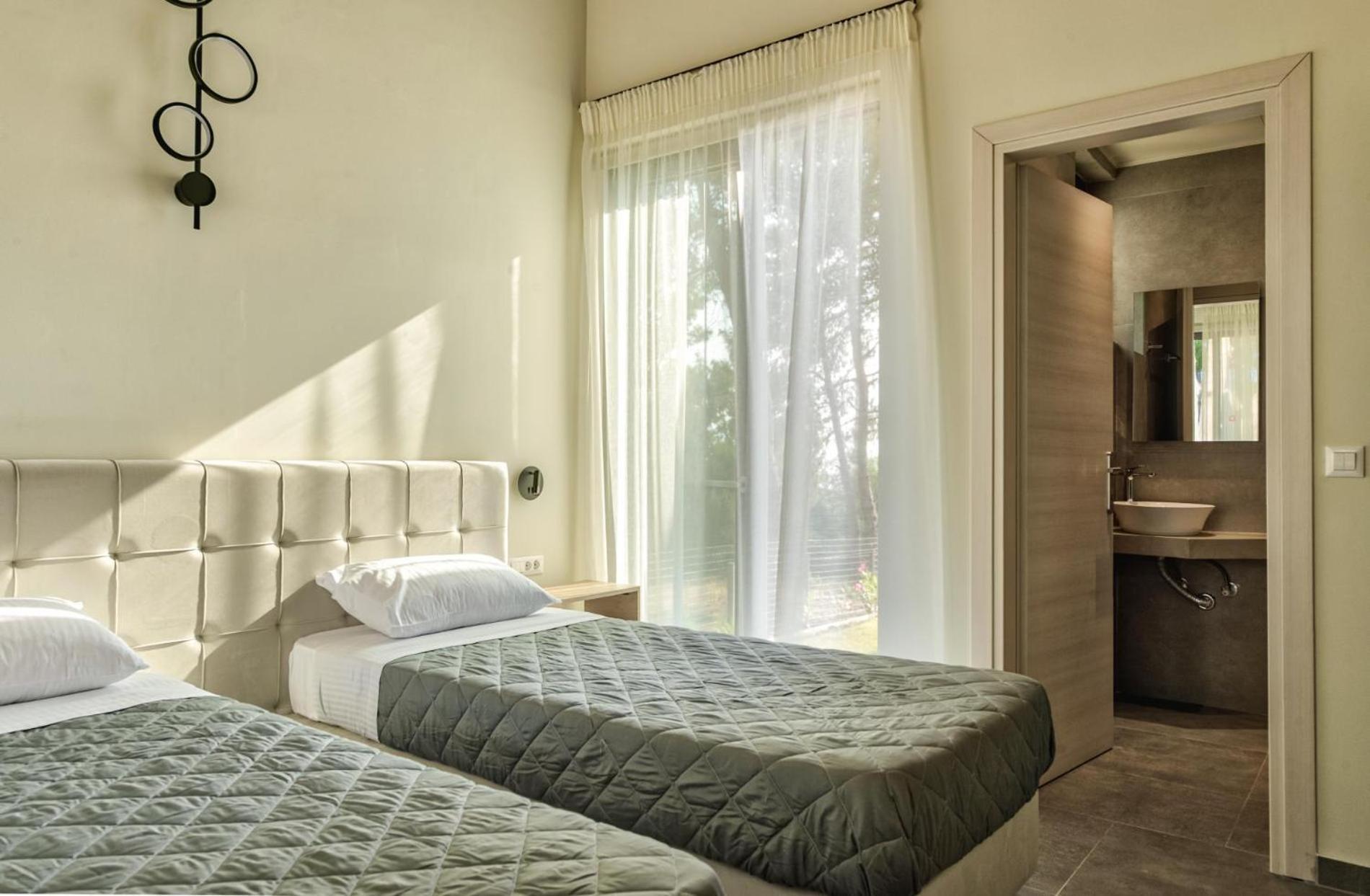 Luxury Mon I Vassilikos