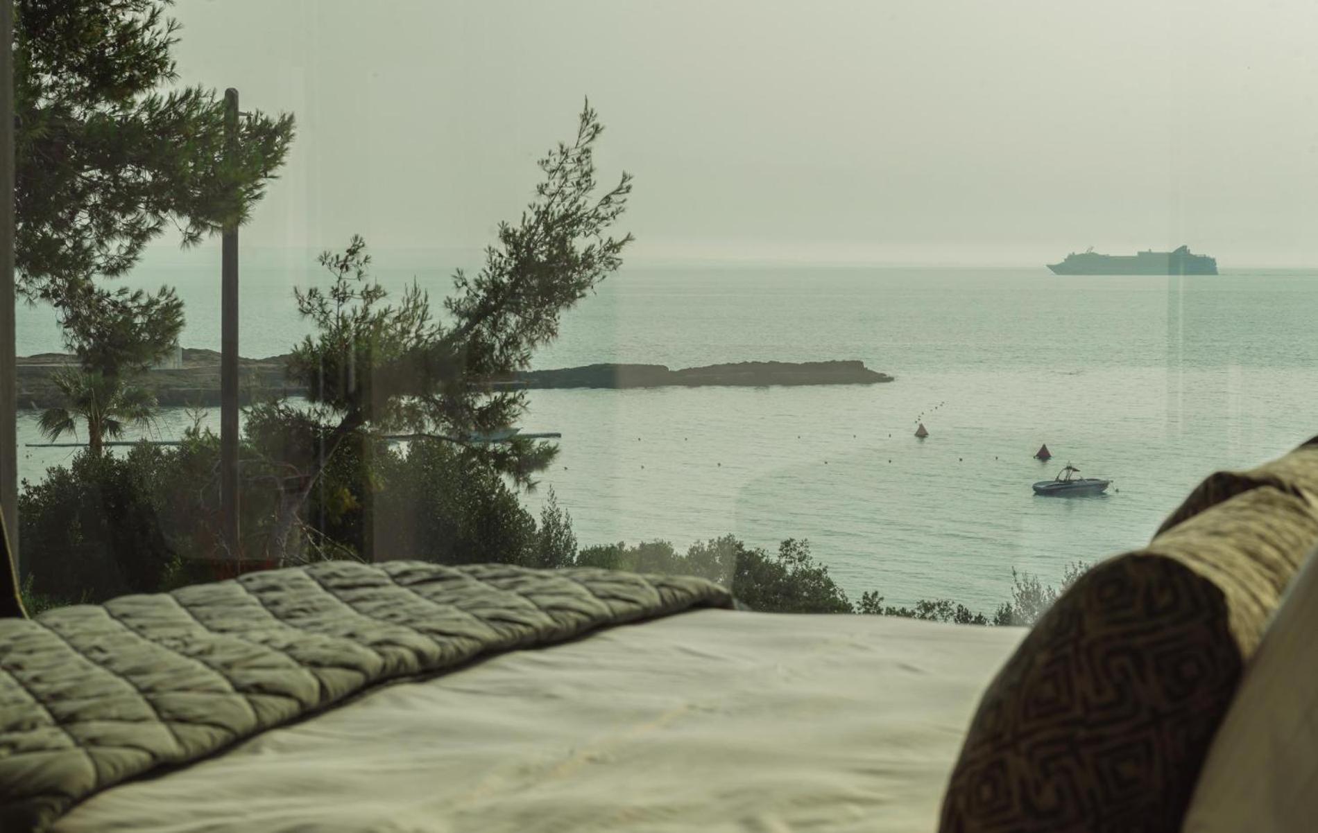 Luxury Mon I Vassilikos
