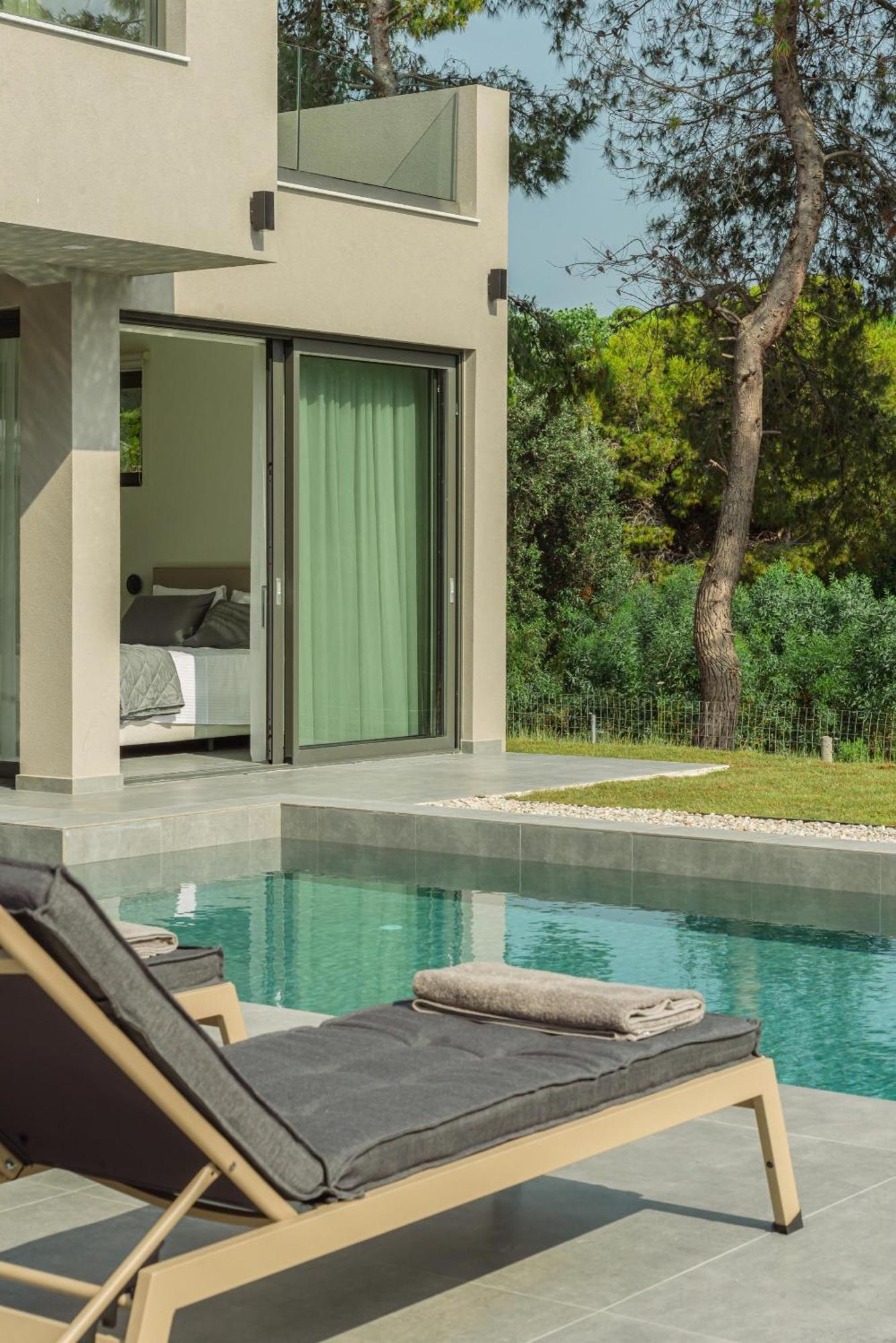 Luxury Mon I Vassilikos *