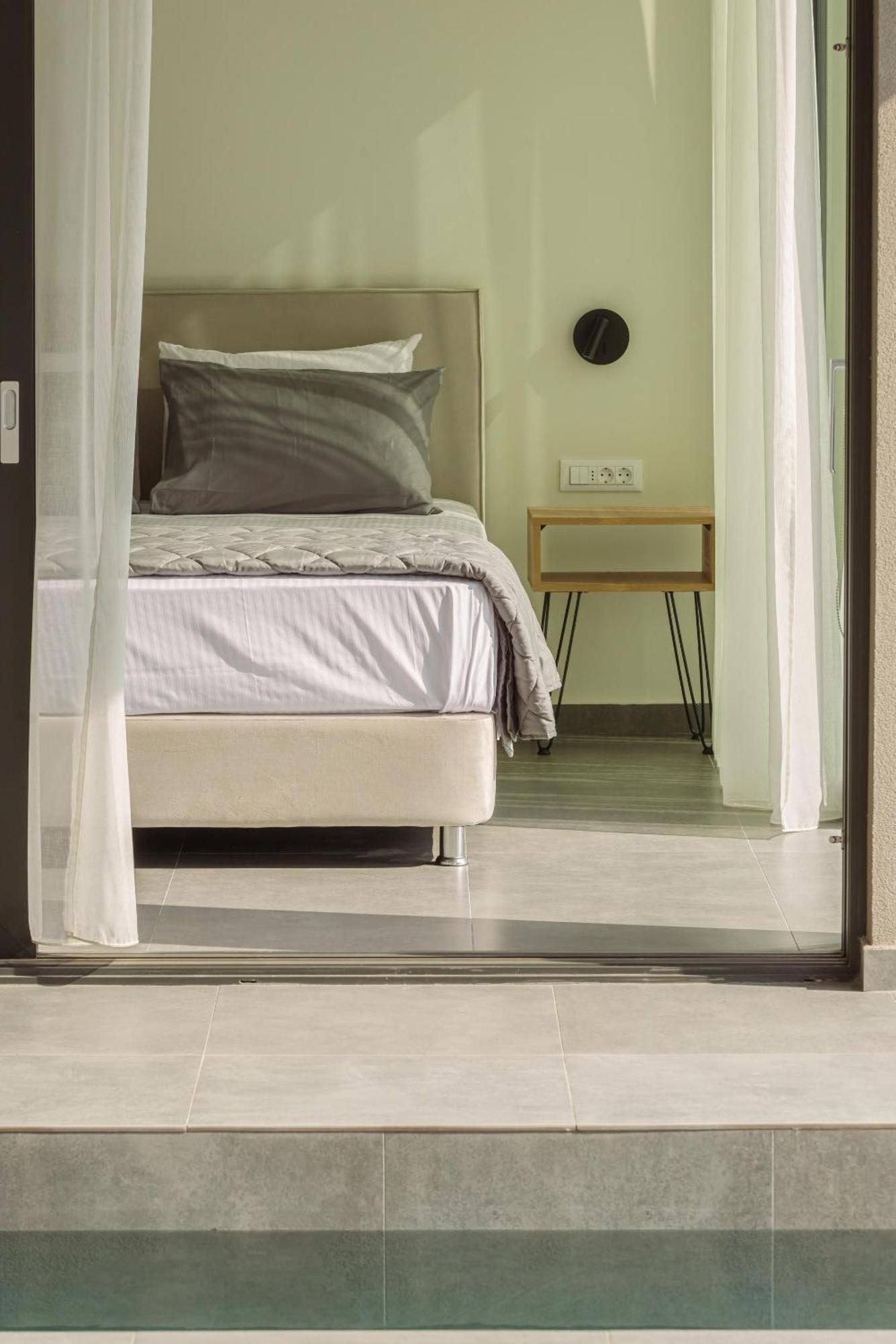 Luxury Mon I Vassilikos *