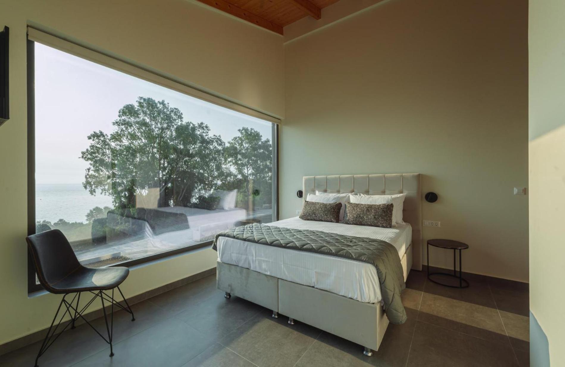 Luxury Mon I Vassilikos *