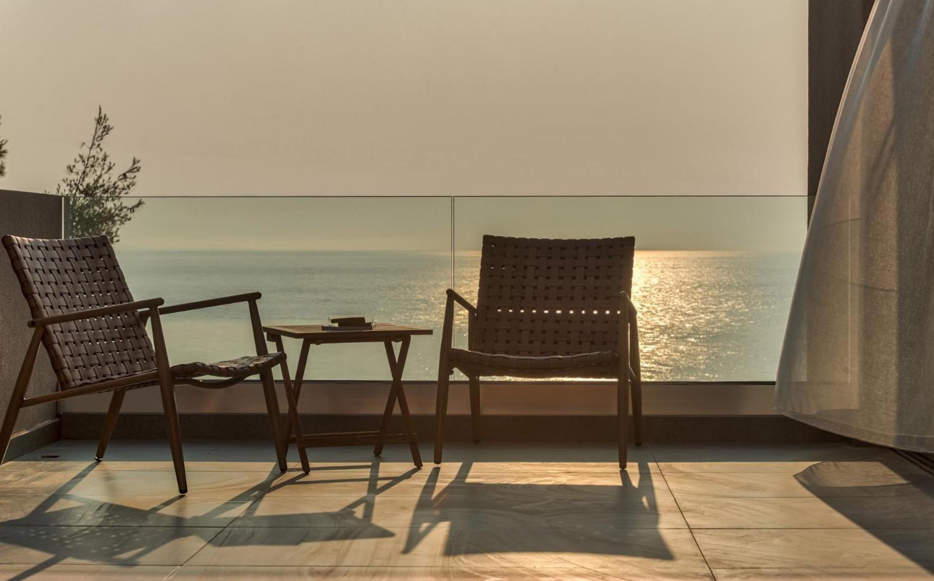 Luxury Mon I Vassilikos