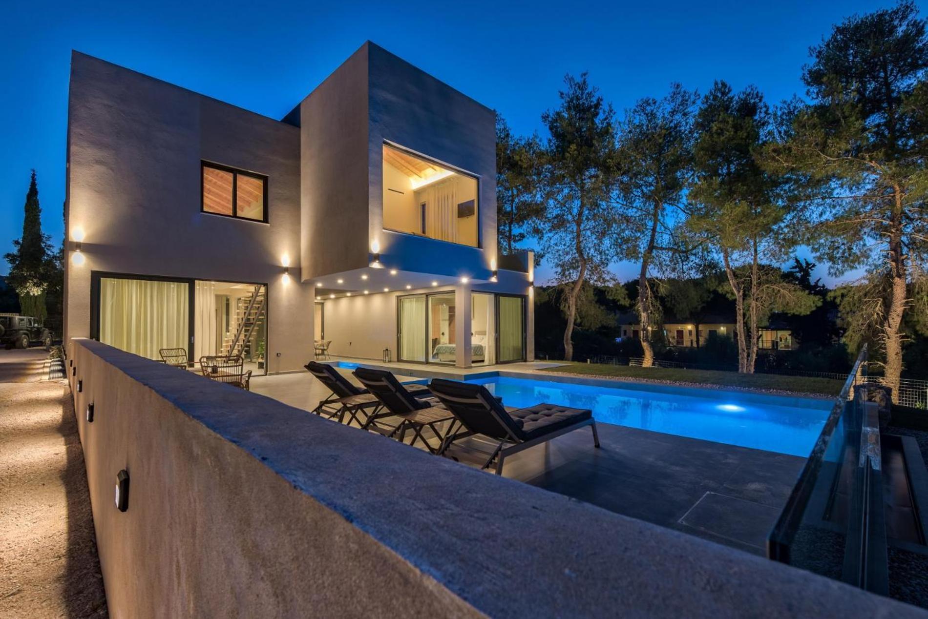 Luxury Mon I Vassilikos *