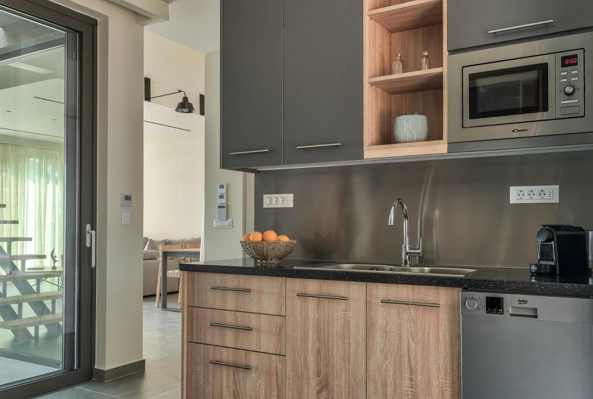 Luxury Mon I Vassilikos